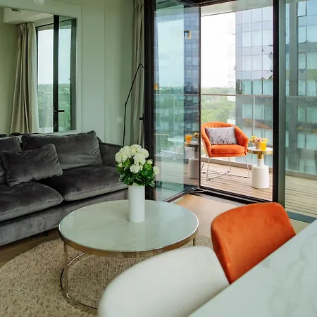 A Glass Paradise: Exclusive Flat At One Floreasca בוקרשט