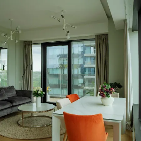 A Glass Paradise: Exclusive Flat At One Floreasca 公寓