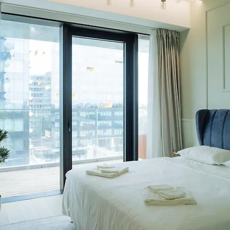 A Glass Paradise: Exclusive Flat At One Floreasca