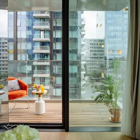 A Glass Paradise: Exclusive Flat At One Floreasca 布加勒斯特